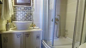 Des Etrangers - Special Category فندق تْشاناكالي