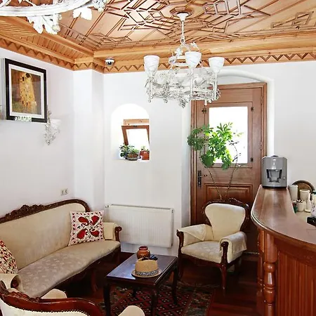 Des Etrangers - Special Category 3*