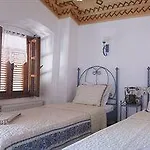 Des Etrangers - Special Category Отель 3*