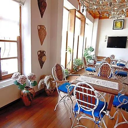 Des Etrangers - Special Category Çanakkale
