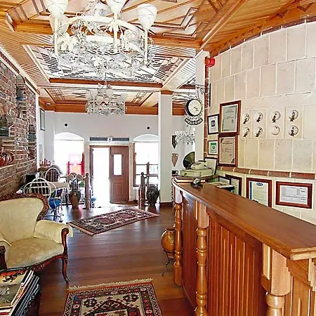 Des Etrangers - Special Category Çanakkale