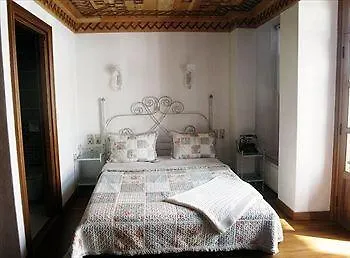 Des Etrangers - Special Category Hotel 2*