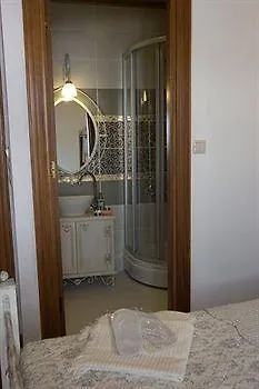 Des Etrangers - Special Category 2*