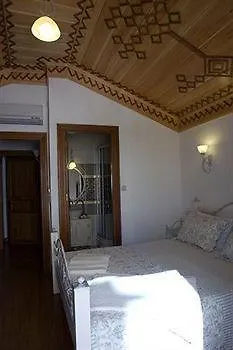 Des Etrangers - Special Category 2*