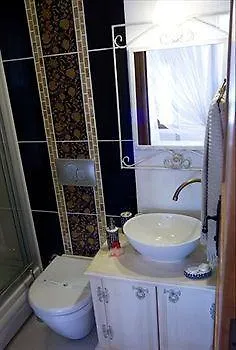 Des Etrangers - Special Category 2*