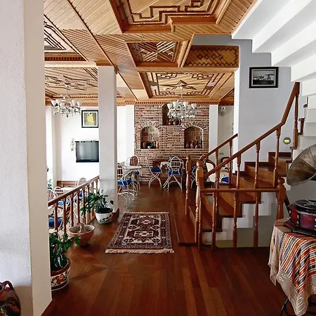 Des Etrangers - Special Category 2*