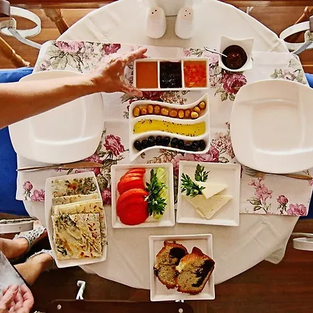 Des Etrangers - Special Category 2*