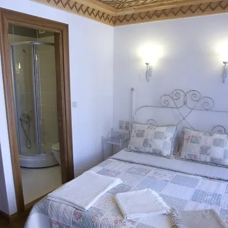 Des Etrangers - Special Category 2*