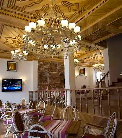 Des Etrangers - Special Category 2*