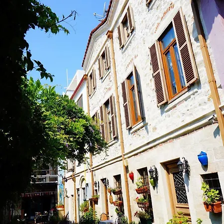 Des Etrangers - Special Category 2*