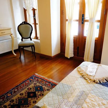 Des Etrangers - Special Category Çanakkale