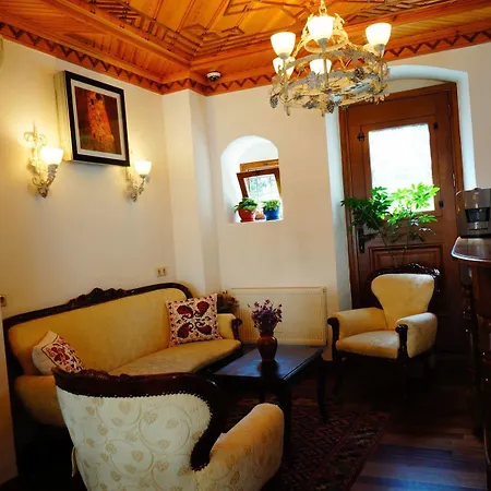 Des Etrangers - Special Category 2*