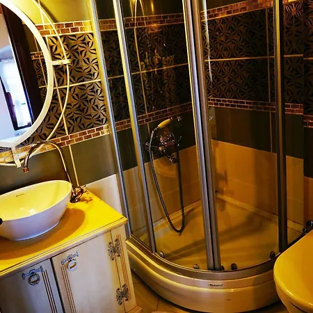 Des Etrangers - Special Category 2*