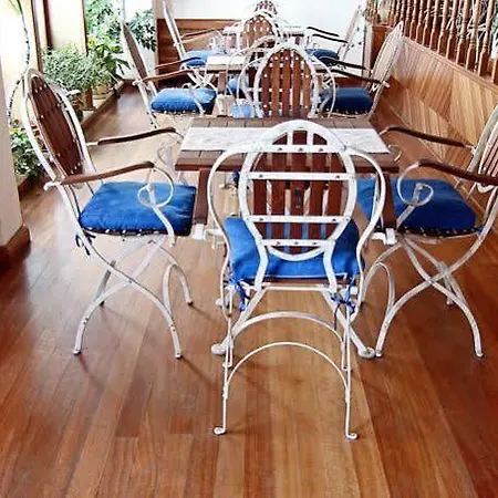 Des Etrangers - Special Category Hotel
